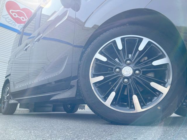 �y����15�C���`�A���~�z�C�[���z�O�ςɃ}�b�`���������A���~�z�C�[���𑕒����Ă���܂��B�e��ЊO�A���~�z�C�[����A�X�^�b�h���X�^�C�����戵�����Ă���܂��B���񂲑��k����������