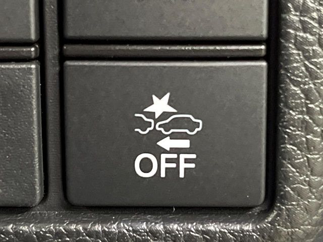 �y�z���_�Z���V���O�z���s���ɑO���̎ԗ�����F�����A�Փ˂������Ȏ��͌x��ƃu���[�L�ŏՓˉ���Ɣ�Q�y�����A�V�X�g�B�����S�Ƀh���C�u�����y���݂��������܂��B