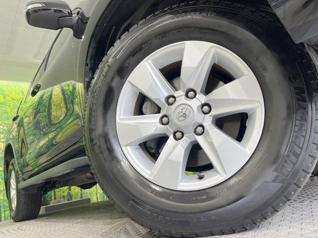 【純正17インチアルミホイール】外観にマッチした純正アルミホイールを装着しております。各種社外アルミホイールや、スタッドレスタイヤも取扱いしております。是非ご相談ください♪