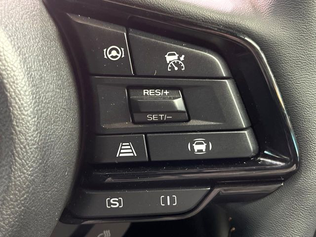 【全車速追従機能付クルーズコントロール】高速道路での長距離走行が楽に!!自動で速度を保つクルーズコントロールが、衝突軽減システムと連携し、前方の車両を感知して車間を保つように速度調節してくれます!!