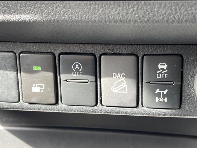 �y���A�f�t���b�N�z���H��ᓹ�ȂǂŎԂ��X�^�b�N�����ꍇ�ł��A�^�C���̋�]��}�����E�o���₷������f�t���b�N�𑕔��B�ϐ�n��I�t���[�h�ł̎g�p���������ɂ��X�X���̈��ł���