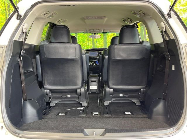 ���i�̂���������ʋ΁A���}���ɏ\���ȉ׎��X�y�[�X���m�ۂ��Ă���܂��B�Z�J���h�V�[�g��|���ƁA�傫�ȉו��̐ύڂ��\�ł���