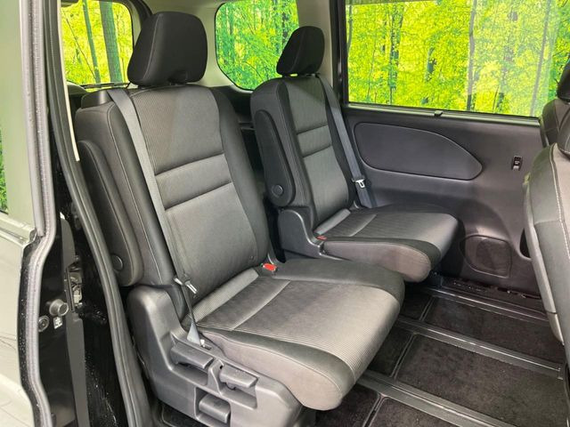 �Z�J���h�V�[�g�͒������������ƂȂ��Ă���A�X���C�h����ΒʘH�X�y�[�X���o��!�O��̈ړ����Ƃ��Ă��ȒP�ł���������A8����Ԏ������K�ȍ���S�n�̃V�[�g�ƂȂ��Ă��܂���