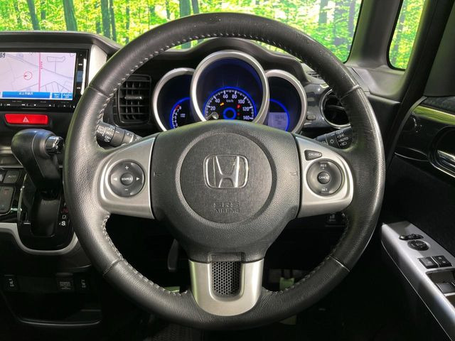 �y�����v�����X�e�A�����O�z�㎿�Ȋv���g�p���邱�ƂŁA��ɂ����������݂ƂĂ��^�]���₷���n���h���ł���