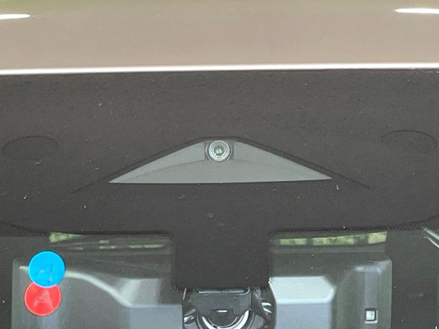 �y�C���e���W�F���g�G�}�[�W�F���V�[�u���[�L�z�t�����g�J�����őO���̎ԗ�����s�҂����m�B�Փ˂������Ȏ��͏Փ˔�Q�y���u���[�L���쓮�A�Փˉ�����T�|�[�g�B�����S�Ƀh���C�u�����y���݂��������܂��B