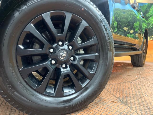 �y�����A���~�z�C�[���z�O�ςɃ}�b�`���������A���~�z�C�[���𑕒����Ă���܂��B�e��ЊO�A���~�z�C�[����A�X�^�b�h���X�^�C�����戵�����Ă���܂��B���񂲑��k����������