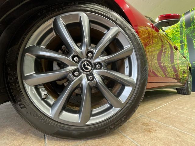 �y����18�C���`�A���~�z�C�[���z�O�ςɃ}�b�`���������A���~�z�C�[���𑕒����Ă���܂��B�e��ЊO�A���~�z�C�[����A�X�^�b�h���X�^�C�����戵�����Ă���܂��B���񂲑��k����������