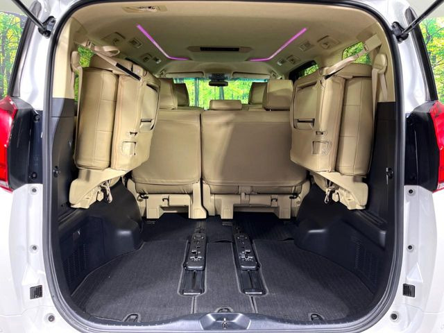 後席を格納すると、これだけの広さが!シーンに合わせたシートアレンジで、大きな荷物も積むことが出来ます♪