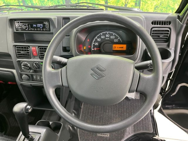 �C���e���A�ɍ��킹���f�U�C���̃X�e�A�����O�́A�^�]�������̂��Ƃ��l���A�^�]���₷���`��A�傫���ł��B�����x�A���ۂɐG���Ă��m���߂��������B