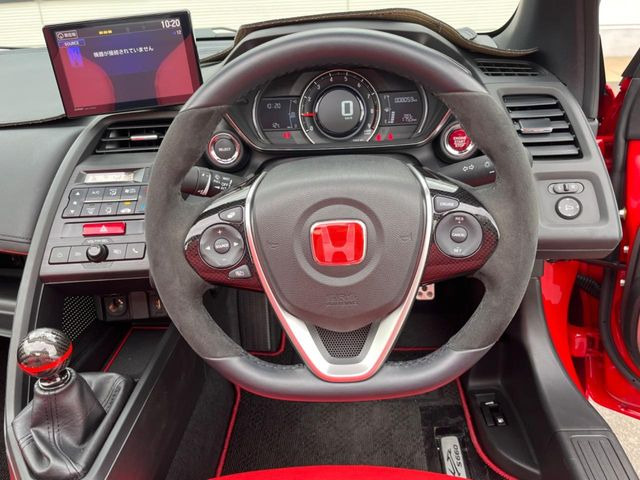 �y�X�G�[�h�R���r�X�e�A�����O�z����ɂ����f�ނ��̗p����A�O���b�v���\�ɗD�ꂽ�X�e�A�����O�ł��B�n���h�����O���̑��쐫�����サ�A���S�E���S�ȑ��s�ɍv�����܂��B���������ӂ�錩���ڂ������ł��ˁ�