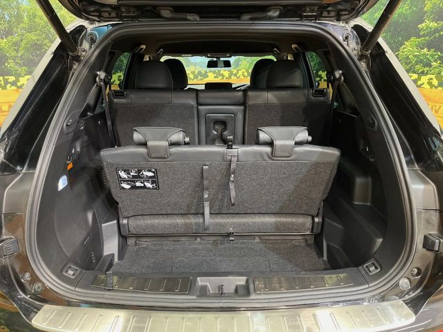 ���i�̂���������ʋ΁A���}���ɏ\���ȉ׎��X�y�[�X���m�ۂ��Ă���܂��B�Z�J���h�V�[�g��|���ƁA�傫�ȉו��̐ύڂ��\�ł���