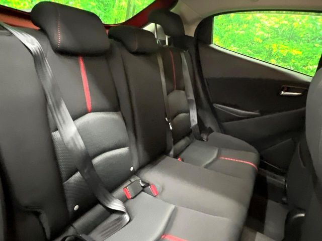 �R���p�N�g�J�[�ł����A�Z�J���h�V�[�g�͏\���ȍL����������K�ɂ���肢�������܂���V�[�g��|���đ傫�ȉו���ς񂾂�ƁA�p�r�̕����L��1��ł��B