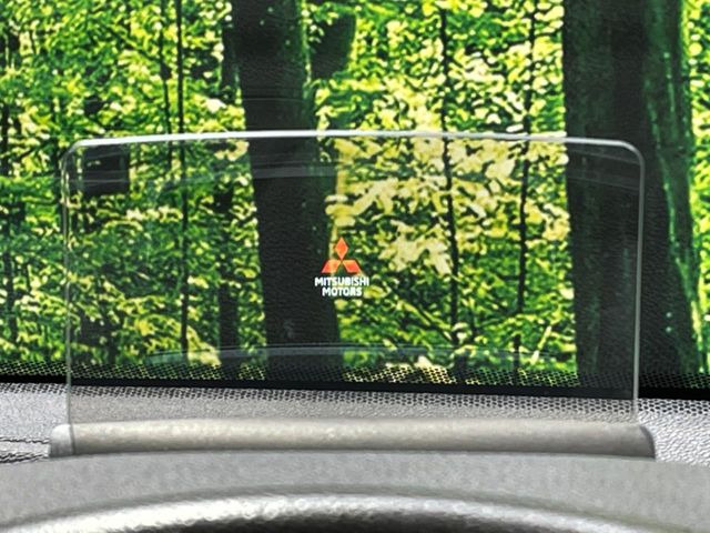 �y�w�b�h�A�b�v�f�B�X�v���C�z���݂̑��x�⑖�s�����f�W�^���\���ŉ^�]�ȑO���̃K���X�ɓ��e!�^�]���A�ڐ������炳���K�v�ȏ����m�F�ł���̂łƂ��Ă��֗��ň��S!