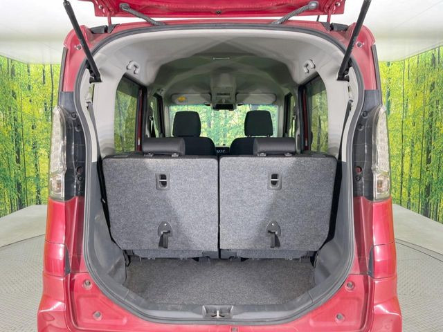 ���i�̂���������ʋ΁A���}���ɏ\���ȉ׎��X�y�[�X���m�ۂ��Ă���܂��B�Z�J���h�V�[�g��|���ƁA�傫�ȉו��̐ύڂ��\�ł���