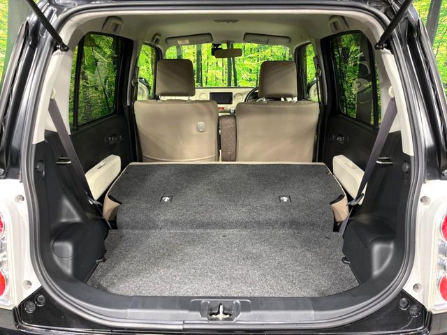 ���i�̂���������ʋ΁A���}���ɏ\���ȉ׎��X�y�[�X���m�ۂ��Ă���܂��B�Z�J���h�V�[�g��|���ƁA�傫�ȉו��̐ύڂ��\�ł���