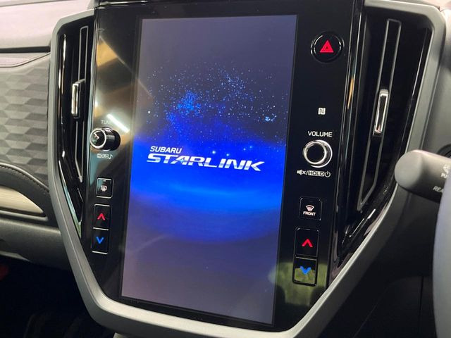 【メーカー純正ナビ】インテリアに溶け込むスタイリッシュな「専用設計」メーカーナビを装備♪視認性や操作性など基本性能にも優れ、より上質なカーライフをお楽しみいただけます。