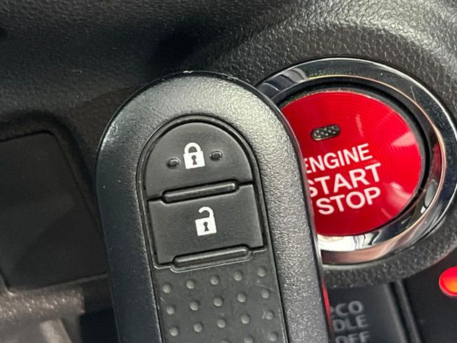 �y�L�[�t���[�V�X�e���z�J�o����|�P�b�g�ɓ��ꂽ�܂܂ł��h�A�̎{���E�������\�ȃX�}�[�g�L�[�𑕔��B�G���W���̃I���E�I�t�����J�M�����o���K�v����������Ƃ��Ă��֗��ł���