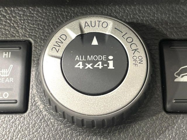 �y�I�[�����[�h4&times;4�z2WD/4WD���[�h����y�ɐ؂�ւ��\�B�R��d����2WD�A�X�^�b�N���ɖ𗧂�LOCK�AAUTO���[�h�ł�4WD�̔z���������Œ������A�H�ʏ󋵂��킸���肵��������T�|�[�g�B