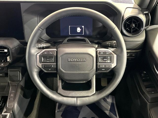 �y�����v�����X�e�A�����O�z�㎿�Ȋv���g�p���邱�ƂŁA��ɂ����������݂ƂĂ��^�]���₷���n���h���ł���