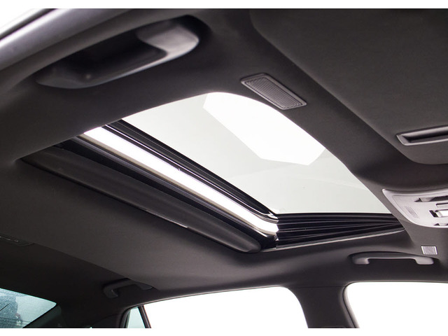 �l�C�����̃T�����[�t���t���Ă��܂�!�㉺�`���g�ɑO��X���C�h�@�\���t���Ă��܂��̂ŁA�l�X�ȃh���C�u�V�[���Ŋ��􂵂Ă���܂�!!�J��������ԓ���Ԃ͋C�����������ł���!����̊����Ă݂ĉ�����!