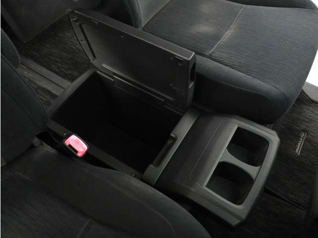 �y�Z���^�[�R���\�[���z�h�����N�z���_�[�ƕ��u�e�[�u��������A�����ɑ�e�ʂ̎��[BOX������!