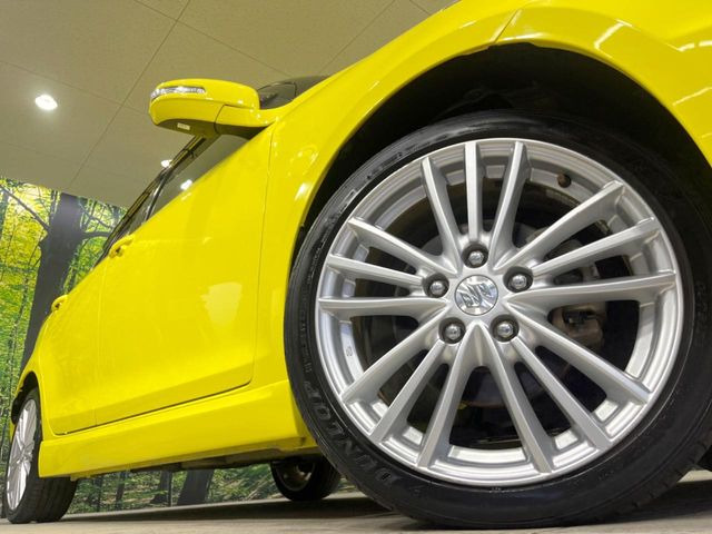 �y����17�C���`�A���~�z�C�[���z�O�ςɃ}�b�`���������A���~�z�C�[���𑕒����Ă���܂��B�e��ЊO�A���~�z�C�[����A�X�^�b�h���X�^�C�����戵�����Ă���܂��B���񂲑��k����������