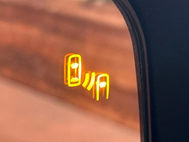 �y�u���C���h�X�|�b�g���[�j���O�z���s���A�h�A�~���[�̎��p�ɂȂ�₷���ӏ��Ɍ㑱�Ԃ��ڋ߂���ƃT�C�h�~���[�t�߂Ɍx����\���A�h���C�o�[�ɒ��ӊ��N�����Ă���܂��B