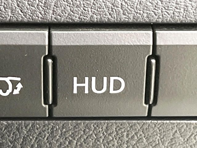 �y�w�b�h�A�b�v�f�B�X�v���C�z���݂̑��x�⑖�s�����f�W�^���\���ŉ^�]�ȑO���̃K���X�ɓ��e!�^�]���A�ڐ������炳���K�v�ȏ����m�F�ł���̂łƂ��Ă��֗��ň��S!