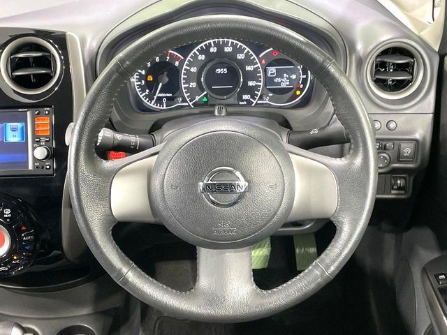 �y�����v�����X�e�A�����O�z�㎿�Ȋv���g�p���邱�ƂŁA��ɂ����������݂ƂĂ��^�]���₷���n���h���ł���