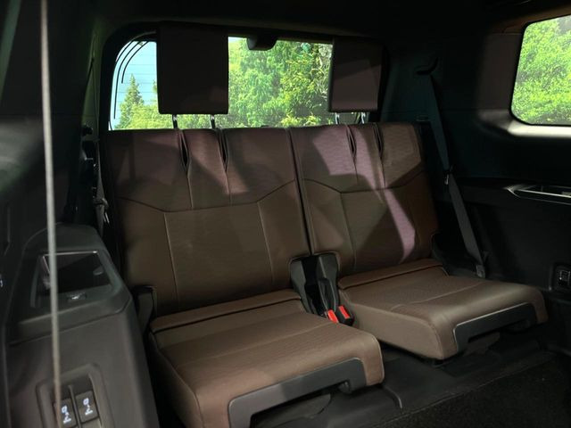 3列目シートはもちろん状態良好☆大人でもゆったりと座って頂けますので、大人数でのお出かけもラクラクです♪ご家族で、気の知れた仲間で、ドライブに行くのが楽しみですね♪