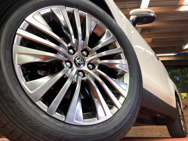 �y����19�C���`�A���~�z�C�[���z�O�ςɃ}�b�`���������A���~�z�C�[���𑕒����Ă���܂��B�e��ЊO�A���~�z�C�[����A�X�^�b�h���X�^�C�����戵�����Ă���܂��B���񂲑��k����������