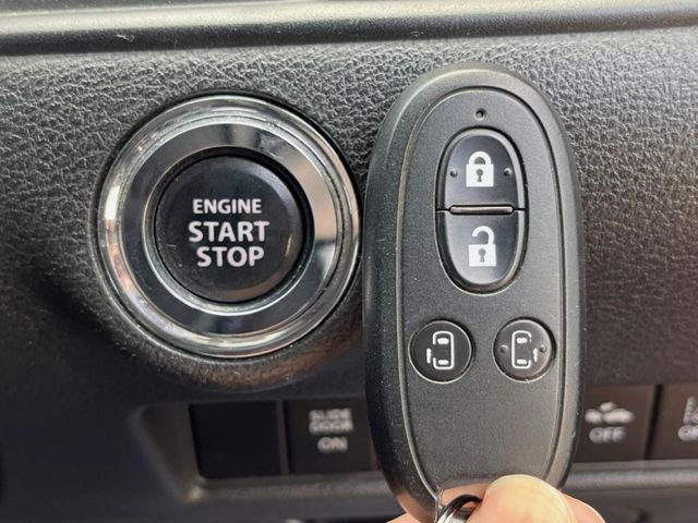 �y�I�y���[�V�����L�[�z�J�o����|�P�b�g�ɓ��ꂽ�܂܂ł��h�A�̎{���E�������\�ȃX�}�[�g�L�[�𑕔��B�G���W���̃I���E�I�t�����J�M�����o���K�v����������Ƃ��Ă��֗��ł���