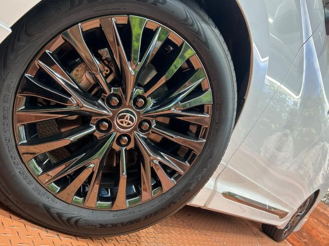 �y����19�C���`�A���~�z�C�[���z�O�ςɃ}�b�`���������A���~�z�C�[���𑕒����Ă���܂��B�e��ЊO�A���~�z�C�[����A�X�^�b�h���X�^�C�����戵�����Ă���܂��B���񂲑��k����������