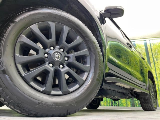 【純正18インチアルミホイール】外観にマッチした純正アルミホイールを装着しております。各種社外アルミホイールや、スタッドレスタイヤも取扱いしております。是非ご相談ください♪