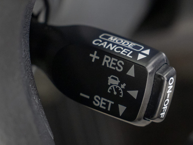 ���[�_�[�N���[�Y�R���g���[��  �~���g���[�_�[�ƒP��J�����Ő�s�Ԃ�F�����A�ԑ��ɉ������Ԋԋ�����ۂ��Ȃ���Ǐ]���s���x�����܂��B