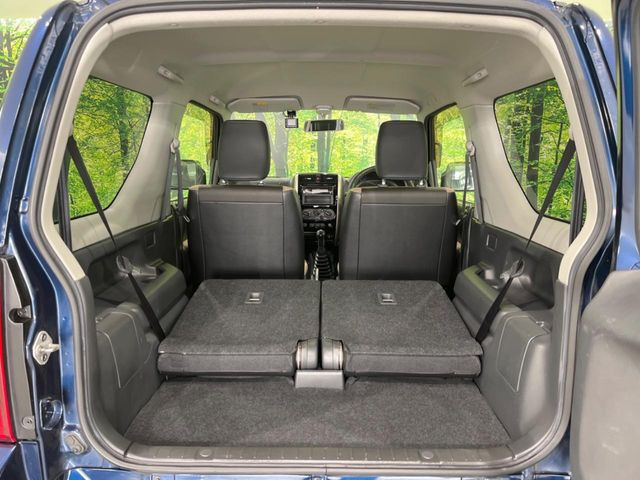 ���i�̂���������ʋ΁A���}���ɏ\���ȉ׎��X�y�[�X���m�ۂ��Ă���܂��B�Z�J���h�V�[�g��|���ƁA�傫�ȉו��̐ύڂ��\�ł���