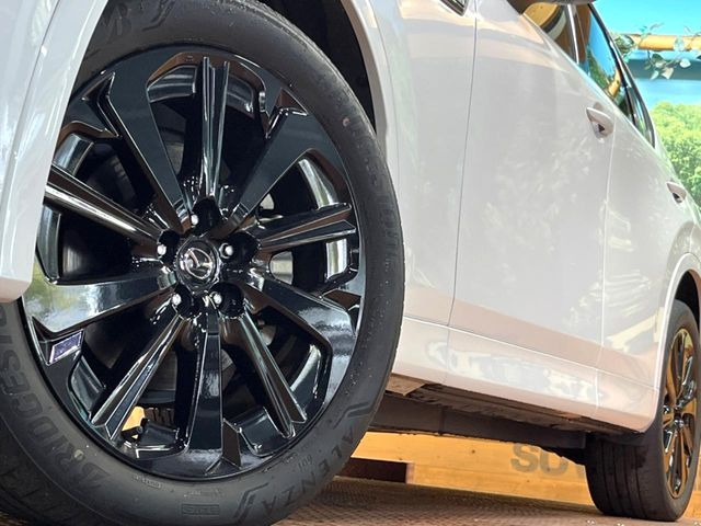 �y�O���[�h��p����20�C���`�A���~�z�C�[���z�f�U�C�����̍��������A���~�z�C�[���𑕒����Ă���܂��B�e��ЊO�A���~�z�C�[����A�X�^�b�h���X�^�C�����戵�����Ă���܂��B���񂲑��k����������