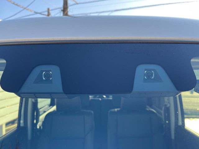 �y�X�}�[�g�u���[�L�T�|�[�g�z���s���ɑO���̎ԗ�����F�����A�Փ˂������Ȏ��͌x��ƃu���[�L�ŏՓˉ���Ɣ�Q�y�����A�V�X�g�B�����S�Ƀh���C�u�����y���݂��������܂��B