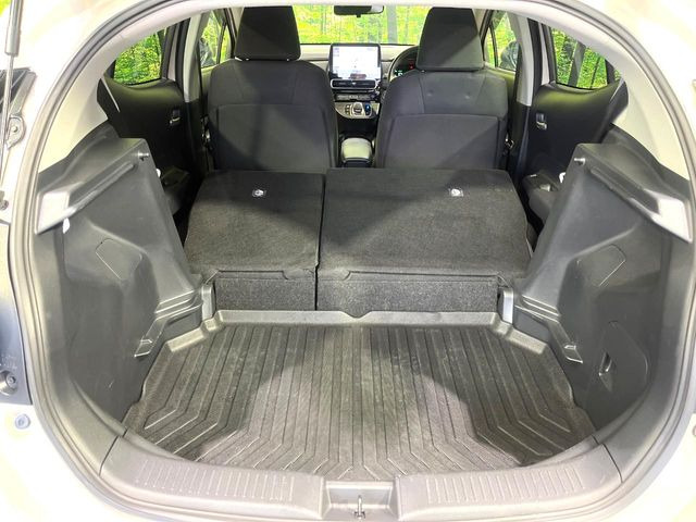 ラゲッジルームは、大容量のスペースを確保。普段のお買い物からレジャーまで、幅広く活躍してくれます!また、リアシートを倒すことでバリエーション豊かにお使いいただけます。