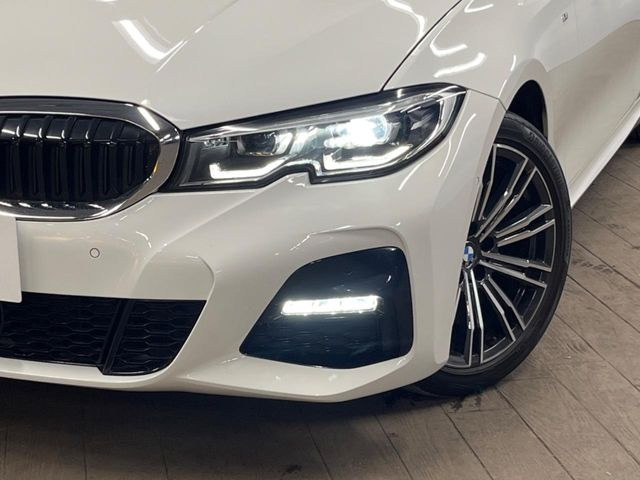 ��LED�w�b�h���C�g:������LED�w�b�h���C�g�ŁA���S�^�]���x����ǍD�Ȏ��E���B