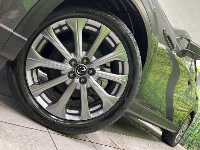 【純正20インチアルミホイール】外観にマッチした純正アルミホイールを装着しております。各種社外アルミホイールや、スタッドレスタイヤも取扱いしております。是非ご相談ください♪