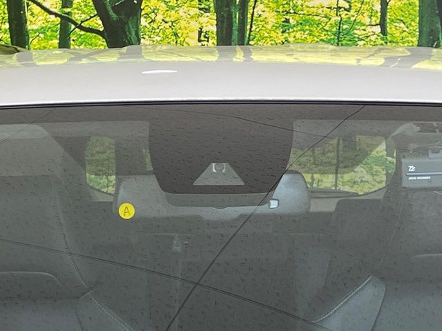 【トヨタセーフティセンス】走行中に前方の車両等を認識し、衝突しそうな時は警報とブレーキで衝突回避と被害軽減をアシスト。より安全にドライブをお楽しみいただけます。