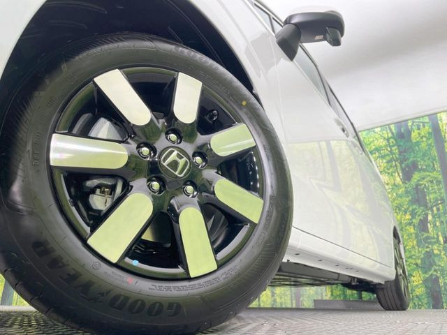 �y�����A���~�z�C�[���z�O�ςɃ}�b�`���������A���~�z�C�[���𑕒����Ă���܂��B�e��ЊO�A���~�z�C�[����A�X�^�b�h���X�^�C�����戵�����Ă���܂��B���񂲑��k����������