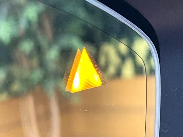 �y�u���C���h�X�|�b�g���j�^�����O�z���s���A�h�A�~���[�̎��p�ɂȂ�₷���ӏ��Ɍ㑱�Ԃ��ڋ߂���ƃT�C�h�~���[�t�߂Ɍx����\���A�h���C�o�[�ɒ��ӊ��N�����Ă���܂��B