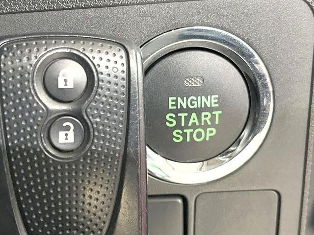 �y�L�[�t���[�V�X�e���z�J�o����|�P�b�g�ɓ��ꂽ�܂܂ł��h�A�̎{���E�������\�ȃX�}�[�g�L�[�𑕔��B�G���W���̃I���E�I�t�����J�M�����o���K�v����������Ƃ��Ă��֗��ł���