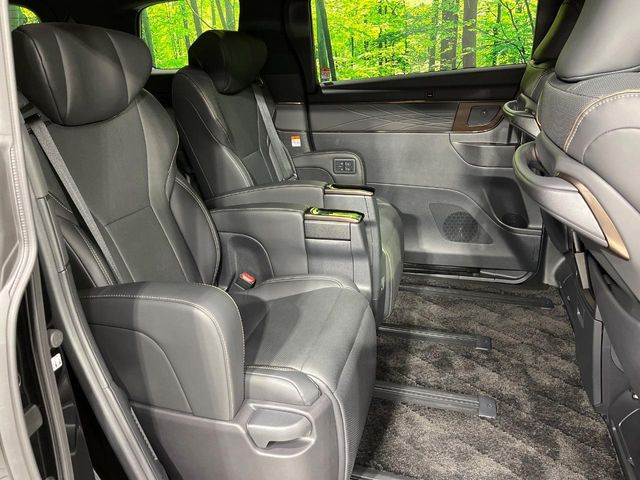 【オットマン付セカンドシート】シートベンチレーション/パワーリクライニング/サイドテーブル等&hellip;ファーストクラスで過ごすような満ち足りたひとときを、ご満喫いただけます。