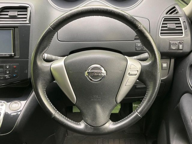 �y�����v�����X�e�A�����O�z�㎿�Ȋv���g�p���邱�ƂŁA��ɂ����������݂ƂĂ��^�]���₷���n���h���ł���