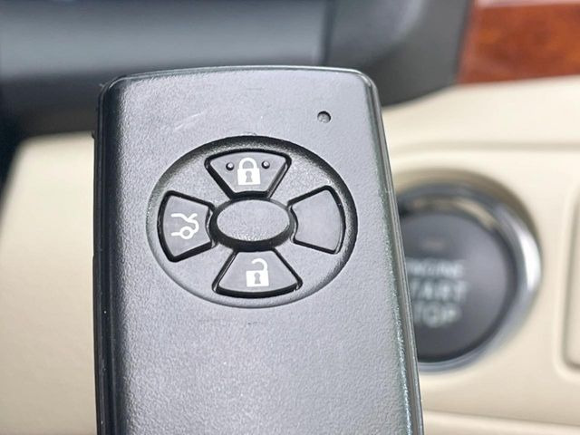 �y�X�}�[�g�L�[�z�J�o����|�P�b�g�ɓ��ꂽ�܂܂ł��h�A�̎{���E�������\�ȃX�}�[�g�L�[�𑕔��B�G���W���̃I���E�I�t�����J�M�����o���K�v����������Ƃ��Ă��֗��ł���