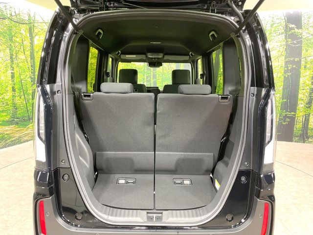 ���i�̂���������ʋ΁A���}���ɏ\���ȉ׎��X�y�[�X���m�ۂ��Ă���܂��B�Z�J���h�V�[�g��|���ƁA�傫�ȉו��̐ύڂ��\�ł���