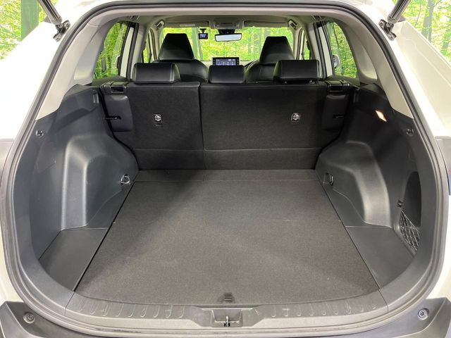 後席を格納すると、これだけの広さが!シーンに合わせたシートアレンジで、大きな荷物も積むことが出来ます♪